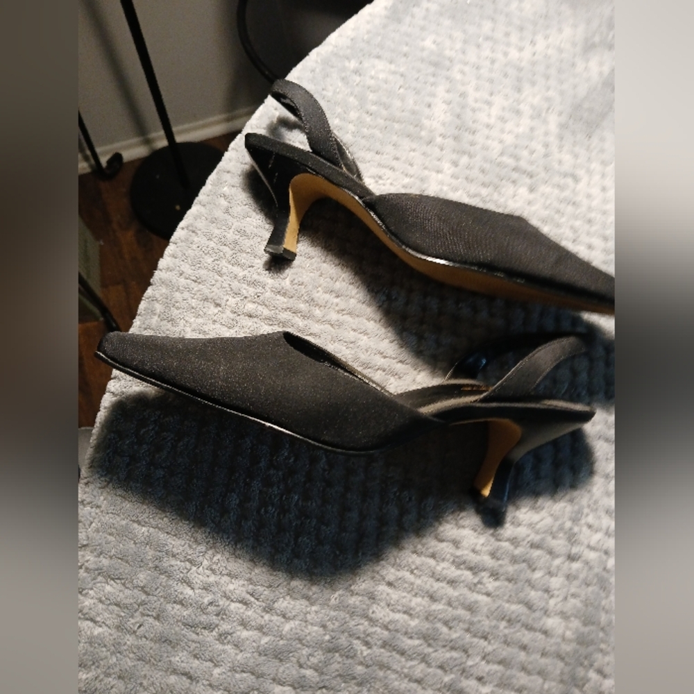 Liz Claiborne Black Slingback Heels - Picture 4 of 4